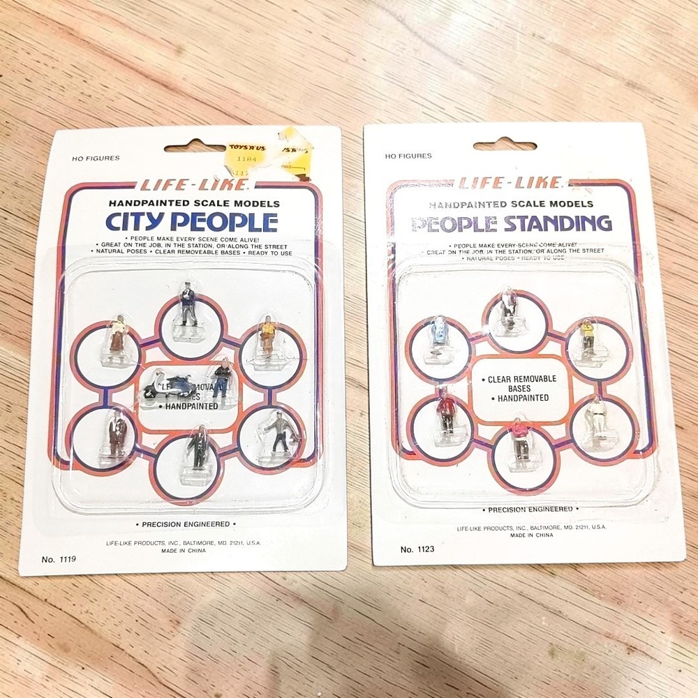 VTG Life-Like HO Scale City People Standing Figures Handpainted Model Train 2pk